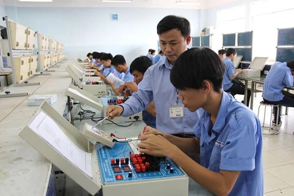 Cao đẳng điện tử công nghiệp